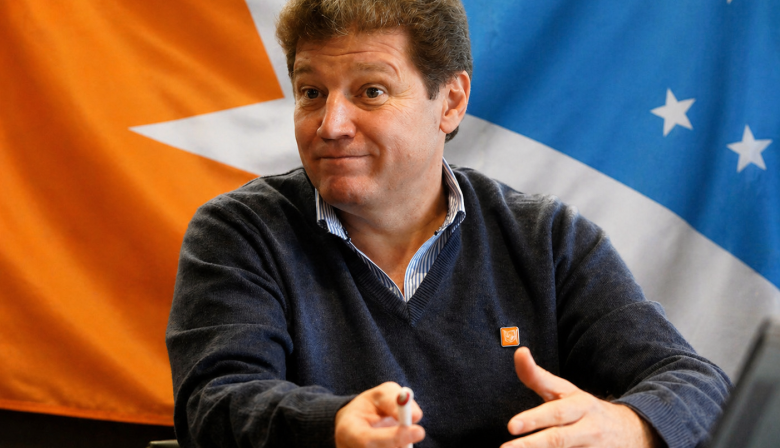 Melella avanza con la reforma constitucional y firma el decreto en un clima de fuerte tensión política