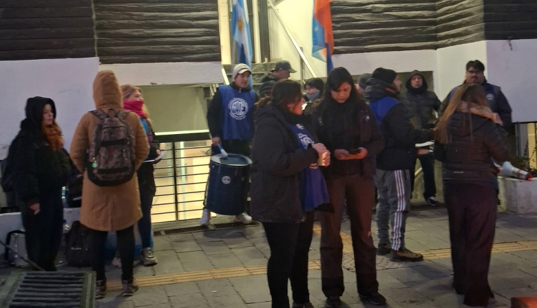 ATE bloquea accesos a Casa de Gobierno y lanza paro por 48 horas ante falta de paritarias
