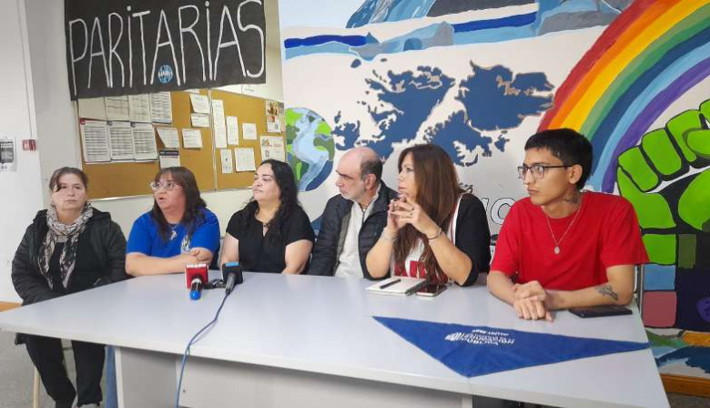 Gremios y estudiantes convocaron a la comunidad a sumarse a la marcha de hoy