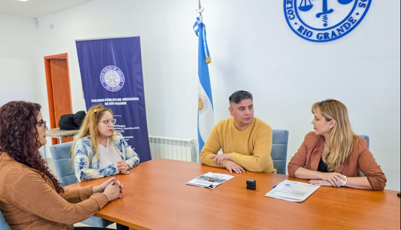 Gobierno y el colegio publico de abogados de Rio Grande firmaron un convenio para fortalecer la diplomatura de acompañantes comunitarias