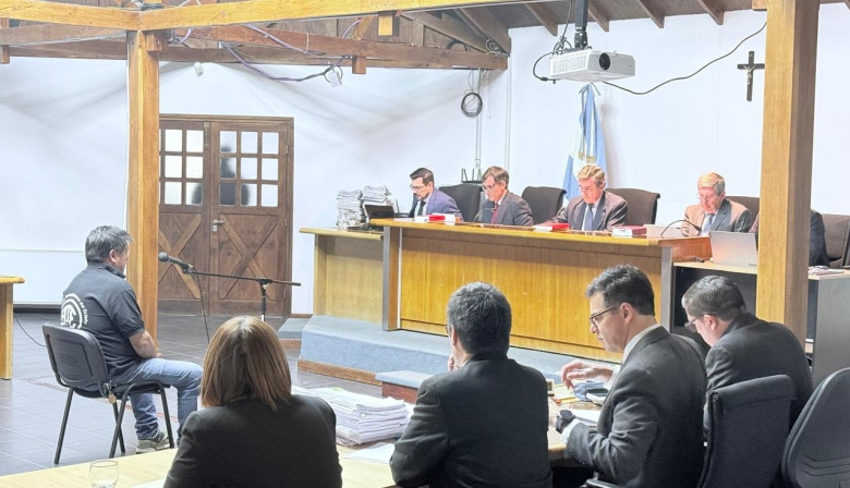 Arana complicó a Carlos Córdoba en el juicio por la venta de viviendas del IPV