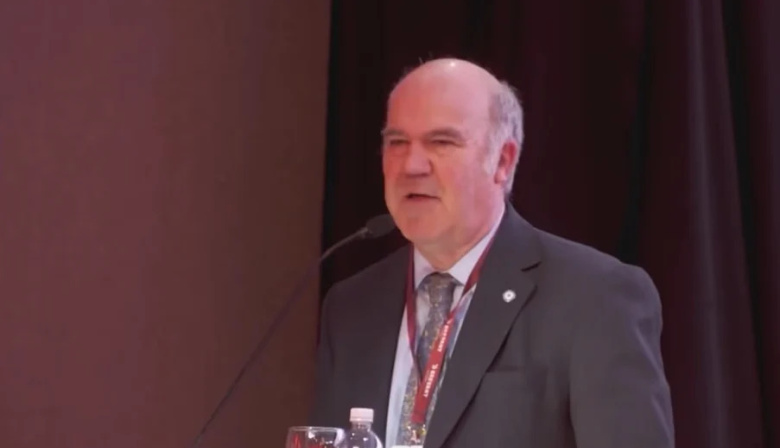 El secretario de Agricultura se enojó porque no lo aplaudían los chacareros: "Pónganle onda y flow"