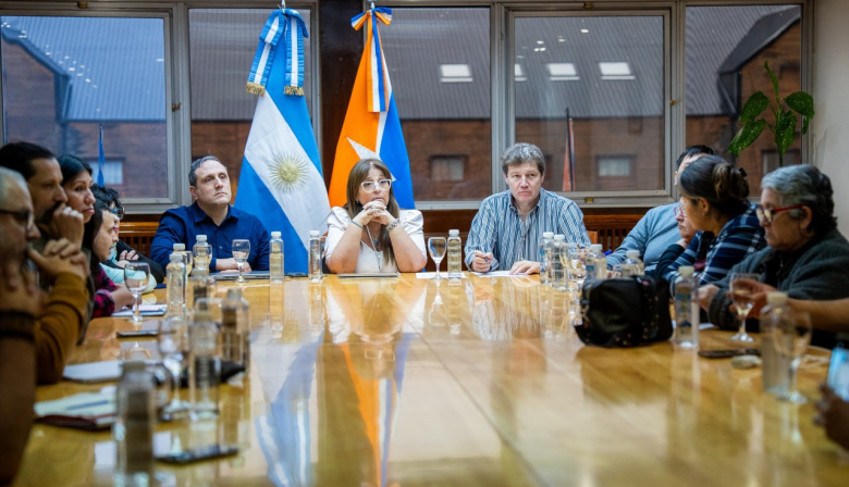 El gobernador Melella encabezó una primera mesa de trabajo con vecinos por el subsidio al GLP