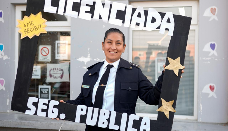 Con una propuesta innovadora contra la vinolencia de genero, mujer policía de Tierra del Fuego es la primera en graduarse como licenciada en seguridad publica