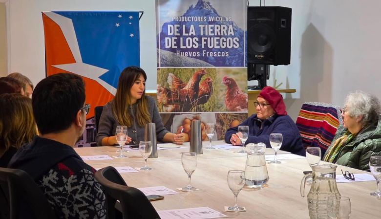 Reunión con productores avícolas: Colazo destacó el potencial de la actividad para generar puestos de trabajo