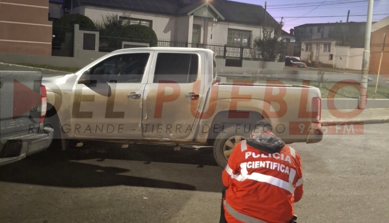 Una pasajera de remis fue hospitalizada tras un choque entre una camioneta y un automóvil