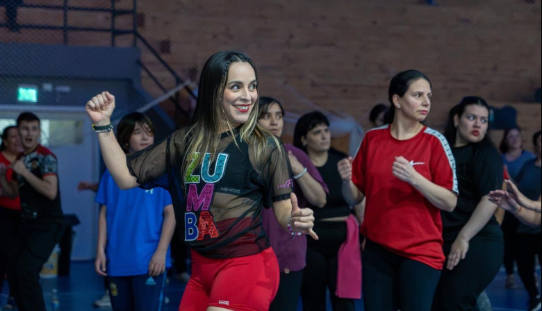 LA PRIMERA DE MUCHAS: EXITOSA JORNADA SOLIDARIA DE ZUMBA Y BODY COMBAT REUNIÓ A DECENAS DE VECINOS EN RÍO GRANDE