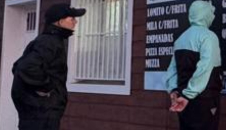Detienen a dos hombres cuando realizaban compras con una tarjeta de crédito denunciada como sustraída