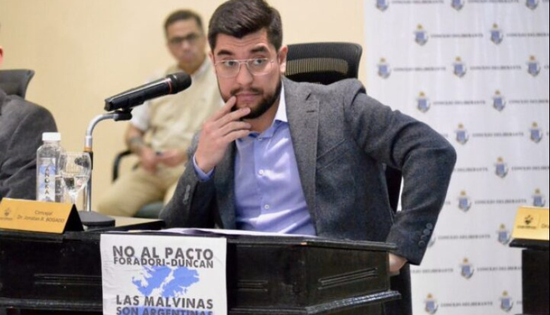 Bogado apuntó contra los diputados libertarios fueguinos: “Actúan como escudo político de Milei y Adorni”