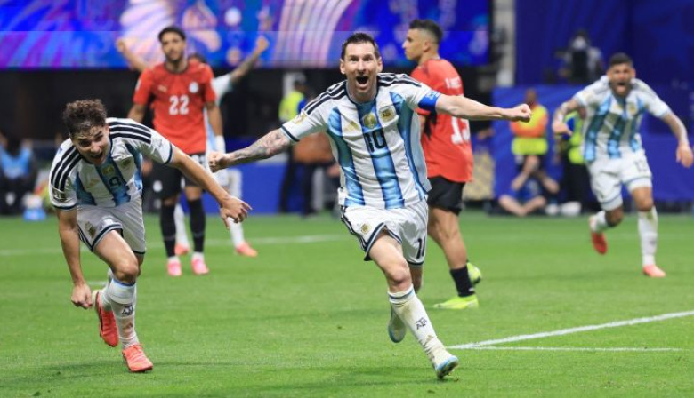 Argentina sufrió, ganó y está en cuartos de final del Mundial