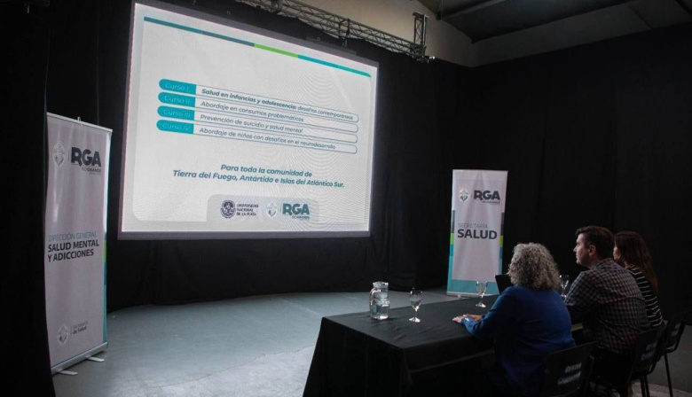 Con amplia convocatoria regional, inició el curso universitario sobre consumos problemáticos