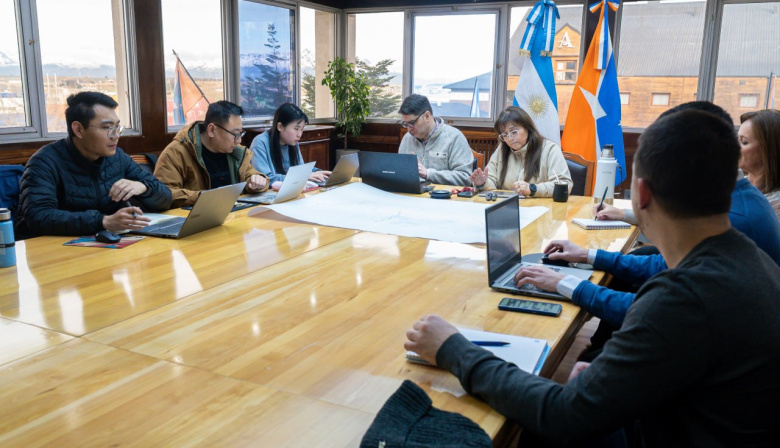 El gobierno provincial coordina un despliegue logistico historico para la llegada del equipamiento de la nueva usina de Ushuaia