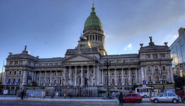 "72 personas deciden quién puede comprar la Argentina": lanzan una campaña sobre la Ley de Tierras