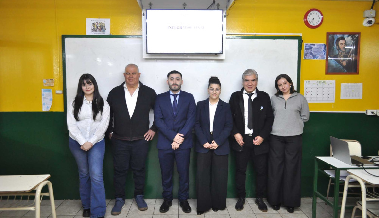 Cinco nuevos profesionales egresaron de la UCES