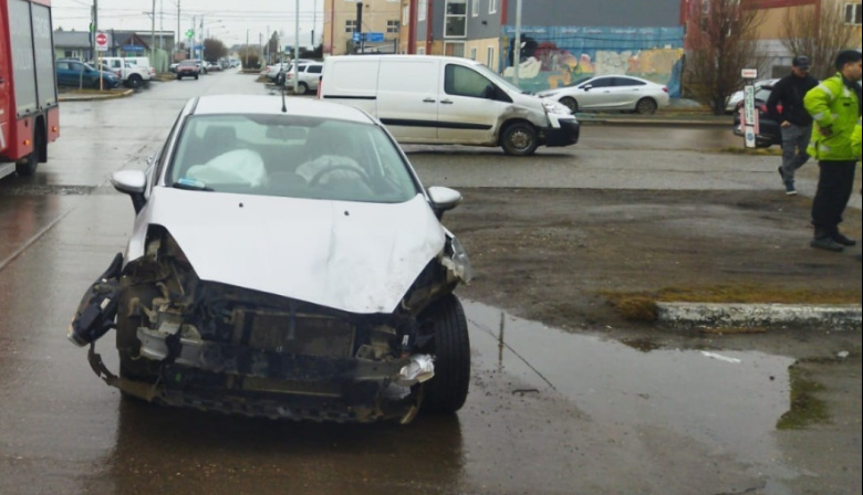Accidente vial dejó a una mujer trasladada preventivamente en Río Grande