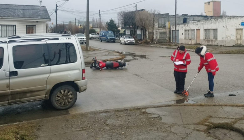 Accidente en 25 de mayo y Obligado: Un motociclista fue trasladado al hospital