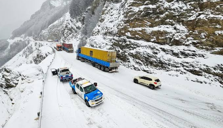 Alerta amarilla por nevadas: recomiendan extremar las precauciones en las rutas