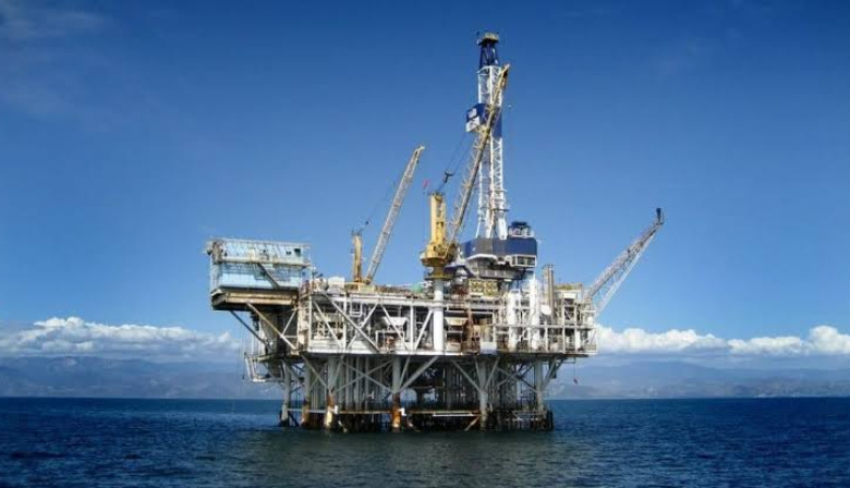 El Gobierno amplió las denuncias e identificó a 27 empresarios y directivos vinculados con las petroleras