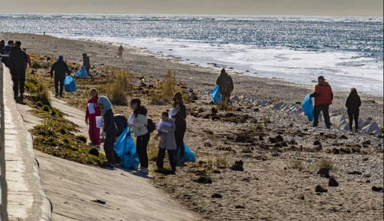 Vecinos y Vecinas realizaron una jornada de Plogging en la costa de la ciudad