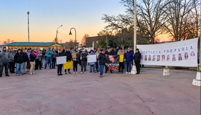 Familiares y vecinos se movilizaron en Tolhuin para pedir justicia y respuestas por la muerte de Paola
