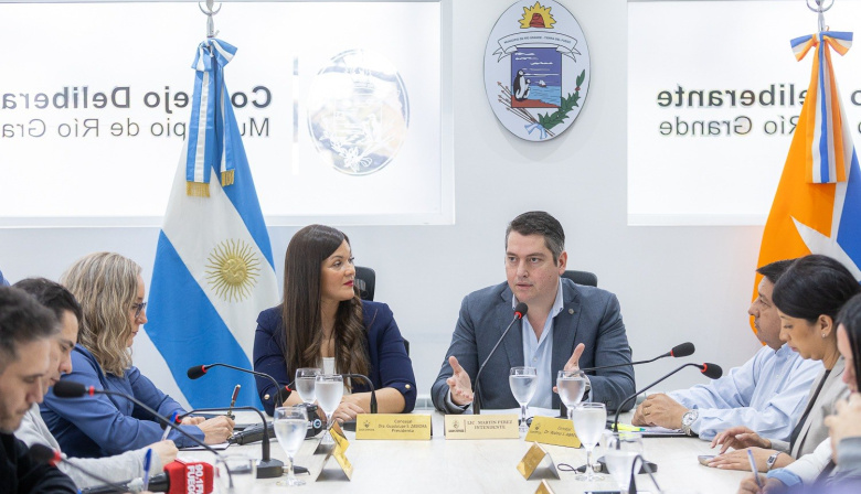 Martin Perez presentó el Presupuesto 2027: Baja de impuestos, desendeudamiento, obras y más salud"