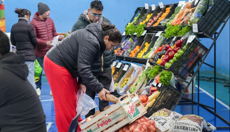 El Mercado en tu Barrio vuelve al gimnasio Juan Manuel de Rosas con productos hasta un 30% más baratos