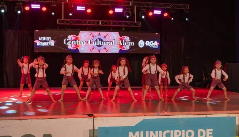 El Arte en Movimiento hizo vibrar a Rio Grande con mas de 2.600 bailarines en escena