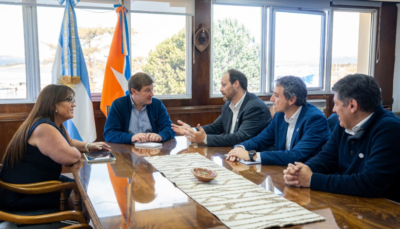 El gobernador Melella se reunió con autoridades de Total Energies por inversiones en la Provincia