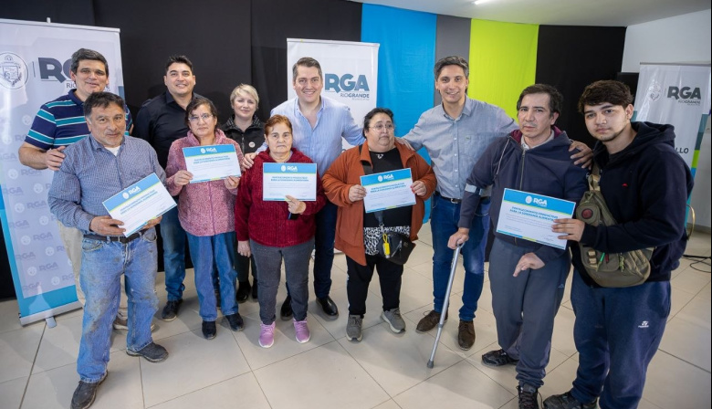 Tras siete meses de lucha, trabajadores de Aires del Sur sortearon el 0 km y avizoran su retorno laboral