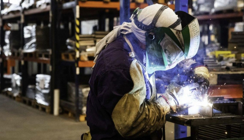 La economía cayó 1,7% en agosto y la industria y el comercio siguen en retroceso