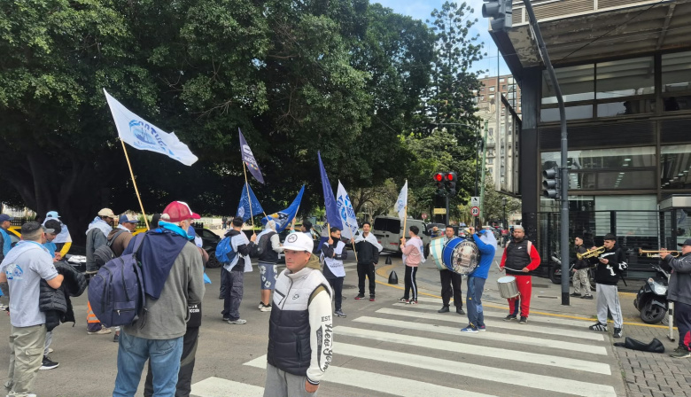 Gremios portuarios se manifiestan frente a la Corte Suprema por la intervención del Puerto de Ushuaia