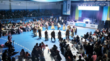Una Noche de Música y Cultura: Rio Grande celebró el 25 de mayo con una gran peña