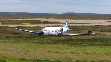 El avión Basler BT-67 de Mirgor se despistó en Río Grande durante un vuelo de entrenamiento
