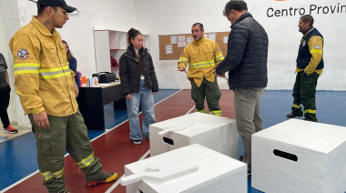 Brigadistas de incendios forestales entregaron material deportivo al CEPAR en Rio Grande