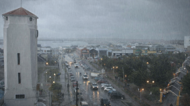 Alerta naranja y madrugada pasada por agua en Río Grande: fuertes lluvias y cortes de energía