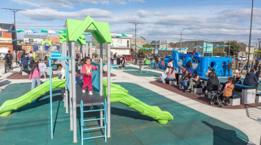 Vecinos y Vecinas ya disfrutan del nuevo punto de encuentro en el Barrio Cabo Peña