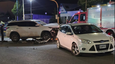 Fuerte choque en pleno centro de Río Grande: tres personas hospitalizadas