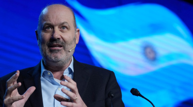 Para Sturzenegger, un británico debería poder «comprar tierras» en Tierra del Fuego