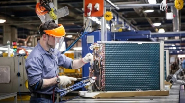 La industria volvió a caer en mayo y casi el 40% de los sectores continúa en retroceso