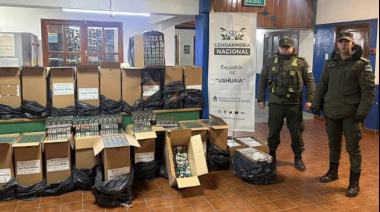 Incautan más de 11 mil atados de cigarrillos ocultos en una camioneta abandonada cerca del Hito XIII