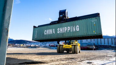 Histórico operativo: ya descargaron el 25% del equipamiento para la nueva usina de Ushuaia