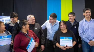 Frutillas, papas, hojas verdes y más: crece la producción local en Río Grande