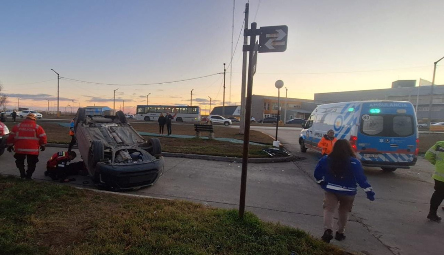Vecinos reclaman mayor control vial en barrio AGP tras nuevo vuelco