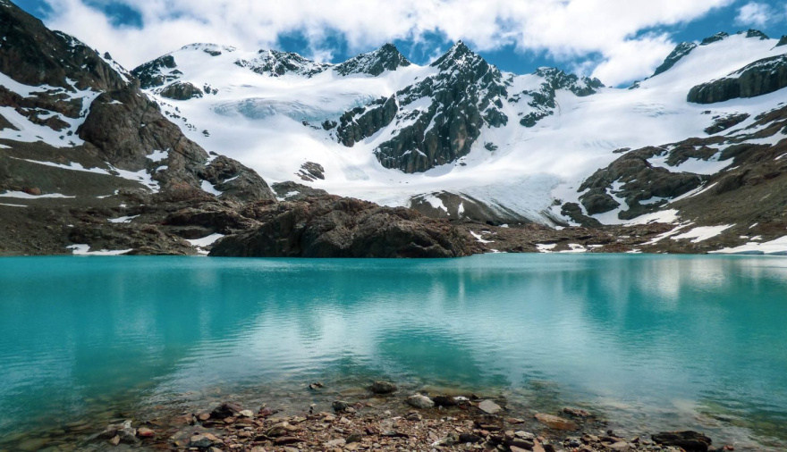 Se prohíbe el ingreso a las cuevas de hielo del Glaciar Vinciguerra durante todo el año