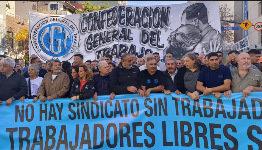 La misma jueza que anuló el decreto sobre los estatales ahora invalidó la reglamentación del derecho a huelga