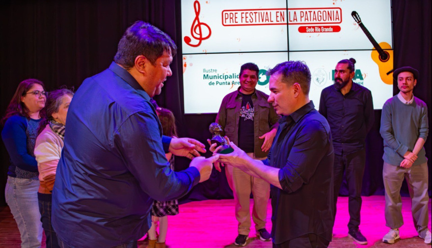 DAMIÁN TORRES FUE EL GANADOR DEL PRE-FESTIVAL EN LA PATAGONIA
