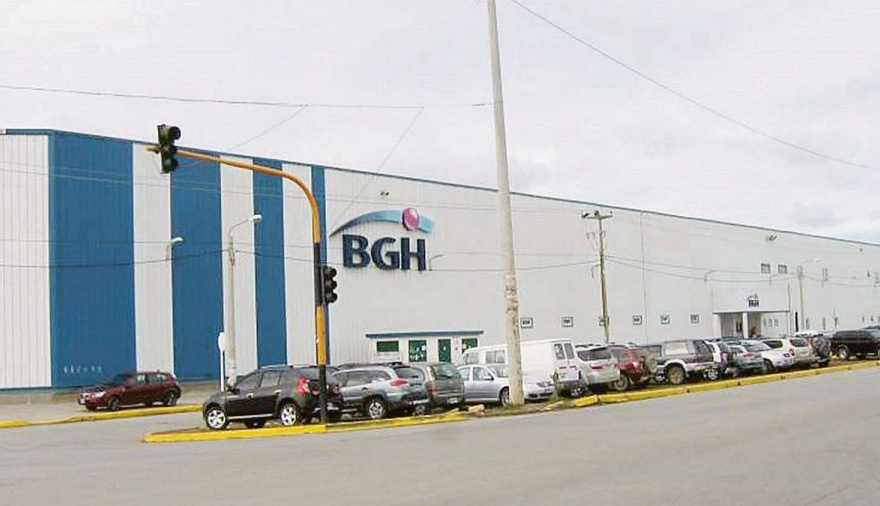 Movilización de la UOM a los portones de BGH por la caída de contratos y desvinculaciones de personal
