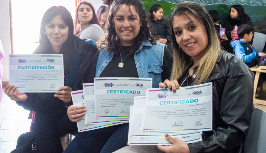 Más de 180 mujeres se certificaron en oficios a través del programa: “Mujeres construyendo futuro"