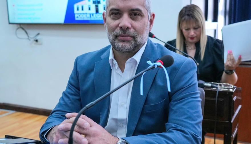 “No voy a votar a ciegas proyectos que hipotecan la provincia”