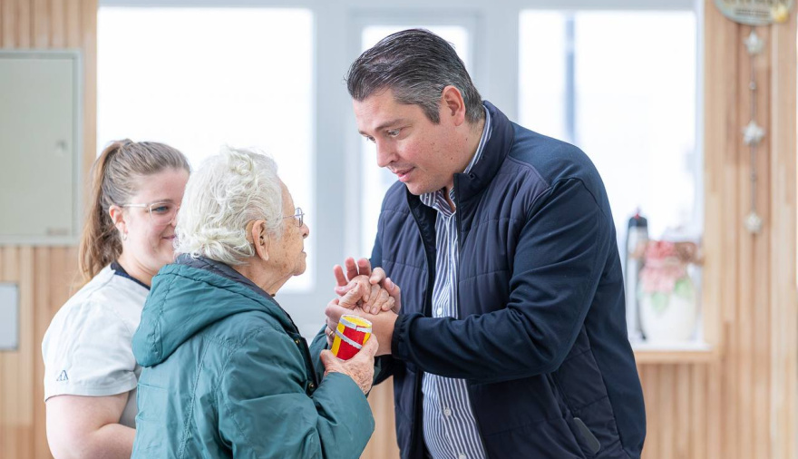 El intendente Martin Pérez compartió una jornada con adultas y adultos mayores